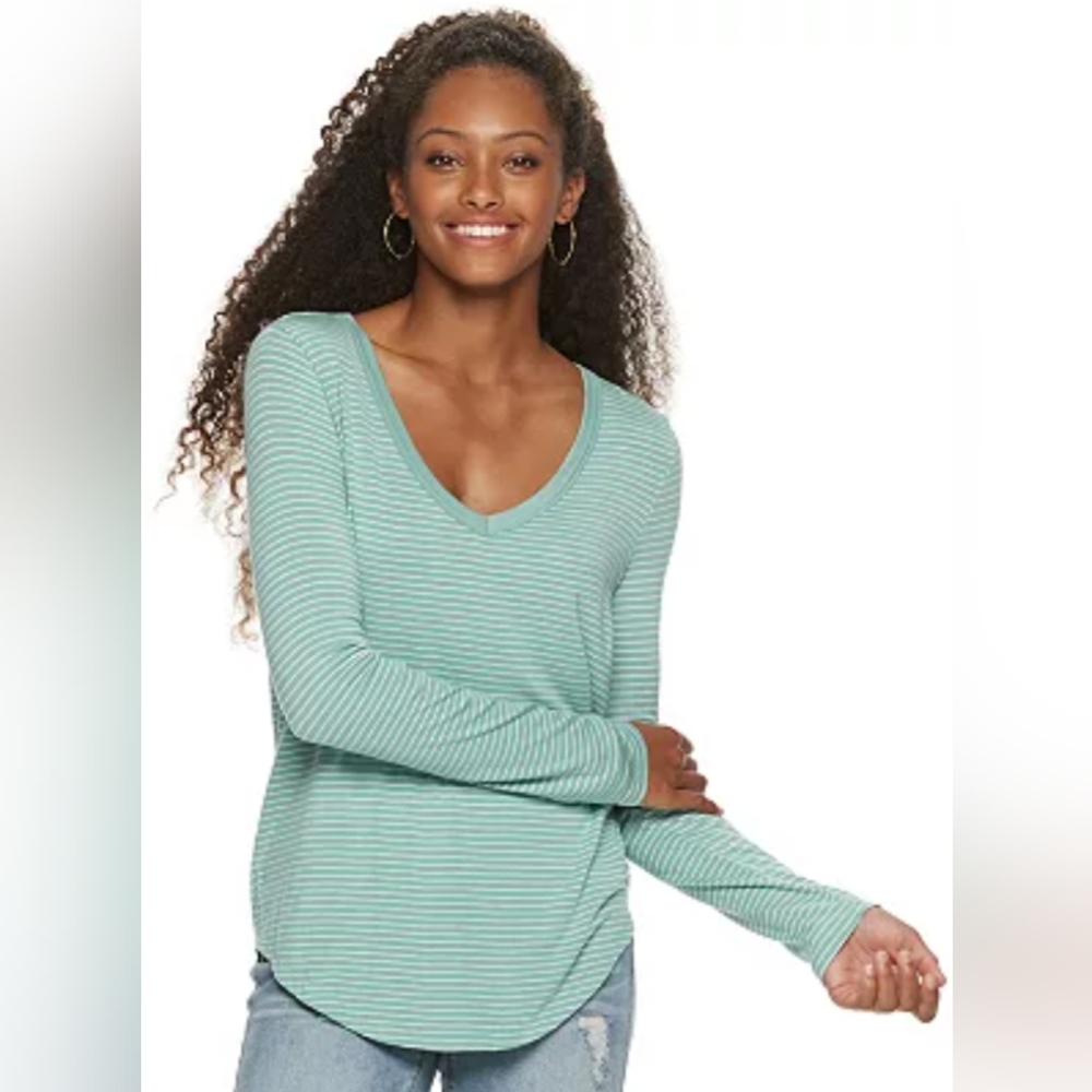 SO, Long sleeve, V Neck, Striped Tee. Size Extra Large.